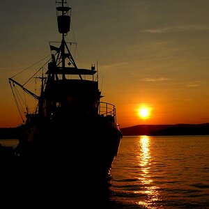 Hafen bei Sonnenuntergang