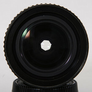 Das AI-Nikkor f/3.5 28mm mit der 58 mm Frontfassung.