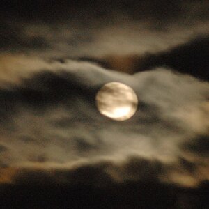 Mond und Wolken