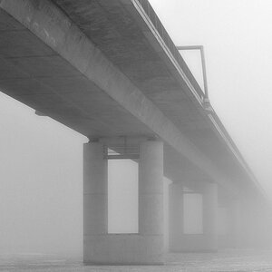 Brücke in das Ungewisse ( Rügenbrücke im Nebel vom Dänholm aus fotografiert )