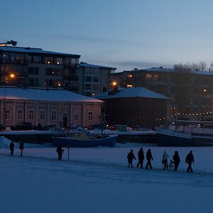 2011 Grand opening Culture Capital Turku 

Bei -16°C Lufttemperatur Die Zuschauer konnten über den zugefrohrenen Aurajoki zum Hafen wandern..  

Hier 