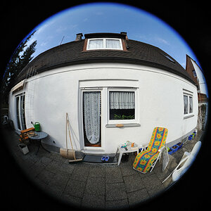 Mit dem neuen DX-Fisheye (3-Linser-Vorsatz am MF DX 18/3.5G ED) an D700