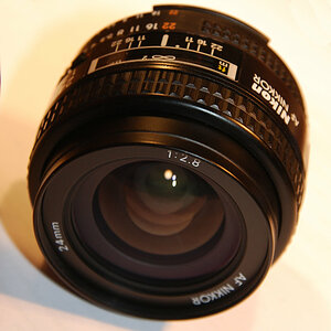 AF-Nikkor 24/2.8 mit verölter Blende, dem ich die Blende entölt habe.