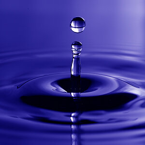 Wassertropfen blau 2
