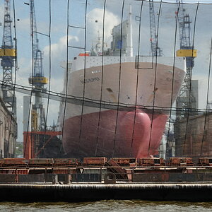 Hinter dem Vorhang im Trockendock
DSC 2052