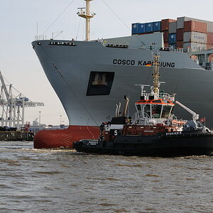 Drehen zum Anlegen im Containerhafen
DSC 2194