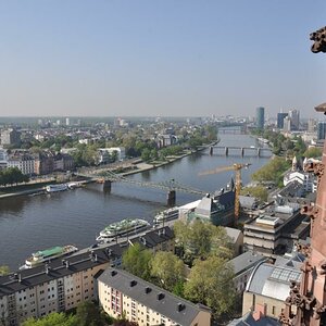 Blick vom Domturm auf den Westhafen und Main
