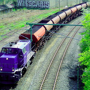 Stuttgart-Nordbahnhof, 11. 03. 2011. Die Lok Nr. 7 (MaK G1205) der Eisenbahn-Servicegesellschaft mbH aus Bietigheim (Baden-Württemberg) zieht einen le