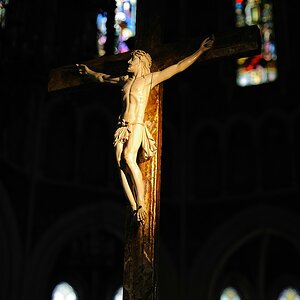 X Lourdes in der Kirche