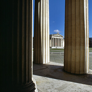 Muenchen Koenigsplatz 1
