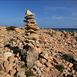 Cap de Ses Salines - Leuchtturm und Steine