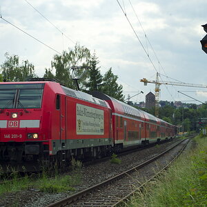 Stuttgart-Nord, 22. 05. 2011. Der Regionalzug aus Horb auf der Gäubahn, kurz vor der Einfahrt in den Stuttgarter Hauptbahnhof. Leica M8, Voigtländer U