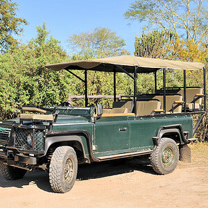 Fahrzeug für Pirschfahrten
im Liwonde Nationalpark
(0910)