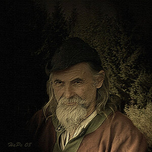 neulich wurde ein Portrait gefunden, gemalt im Stile der alten niederländischen Meister. Es stellt wahrscheinlich den gealterten Robin Hood dar :)