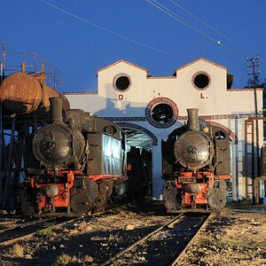 FE 442 054 und FE 442 059
vor dem Lokschuppen in Asmara
(1898)