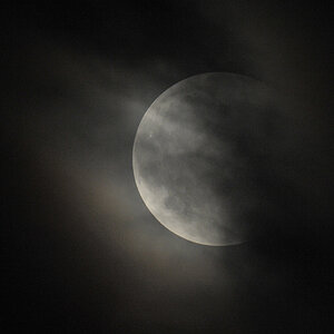 Bewölkte Mondfinsternis