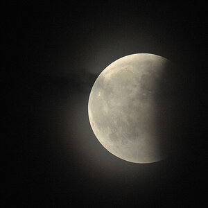 Bewölkte Mondfinsternis