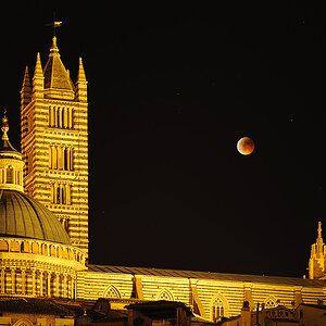 Mondfisternis in Siena