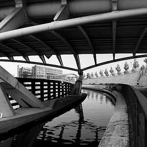KronprinzenbrückeUndHbfBln 0024 110608b SW 1024x685