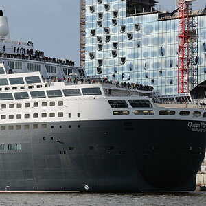 QM2 beim Auslaufen aus Hamburg
DSC 2099
