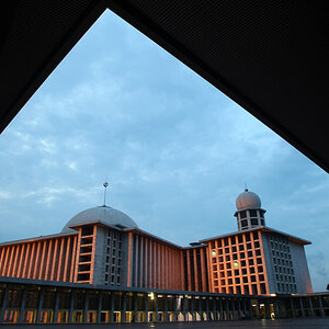 11 06 04Istiqlal0504