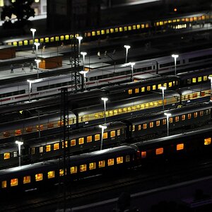Bahnhof nachts