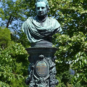 Stadtpark Statue