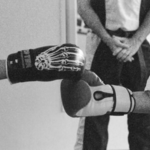 Kickboxen: Begrüßung des Gegners