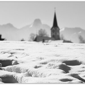 Kirche im dezenten Bokeh