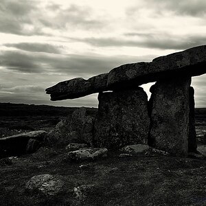 X 0141 Irland 2011 Dolmen at Poulnabrone