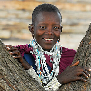Maasai Frau in einen Dorf 
in der Nähe des Kambi Ya Tembo
9999