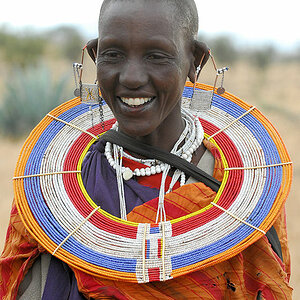Maasai Frau in einen Dorf in der Nähe
vom Kambi Ya Tembo
0014