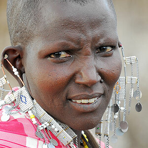 Maasai Frau in einen Dorf in der Nähe
vom Kambi Ya Tembo
0031