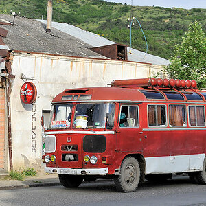 Alter Bus mit Gasantrieb am Bahnhof von Gori.
(3510)