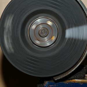 04
SB-600 1/4 = 1/3400s
1/60s f/16
ISO 100