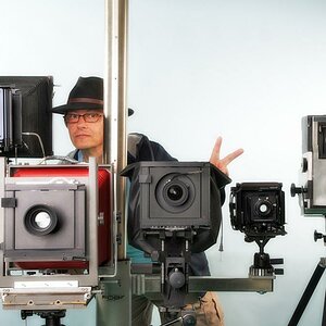 Self im eigenen Studio, mit meinen GF Kameras von links nach rechts: Sinar P 8x10, Burke & James 8x10, Sinar F 1 4x5, Horseman HF 4x5, Hans Fröhlich P
