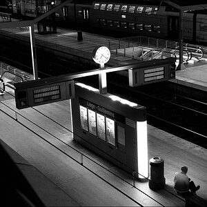Allein auf´m Bahnhof II