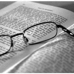 Buch und Brille I.tif.