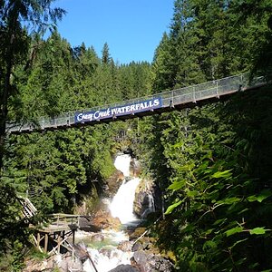 Cracy Creek Waterfalls, eine hochgespielte Attraktion.