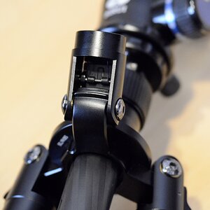 SIRUI N-2204: Rückseite Rastknopf