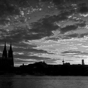 KoelnSilhouetteSWBreit