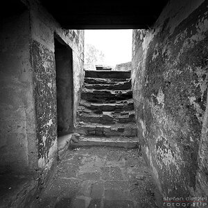 Westbarriere in Swinemünde
Treppe zu einer der Geschützplattformen
