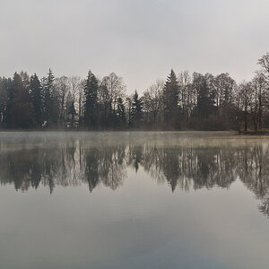Spiegelung bei Nebel