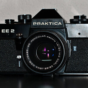 Praktica EE2 mit Zeiss 50/1.8, Pentacon 29/2.8 und Pentacon 135/2.8