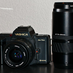 Yashica 230-AF mit 35-70/3.3-4.5 und 70-210/4.5