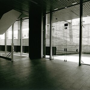 Centro de arte
Nikon F3, Film: HP5 Plus
Entwickler: Microphen
Scan vom Abzug