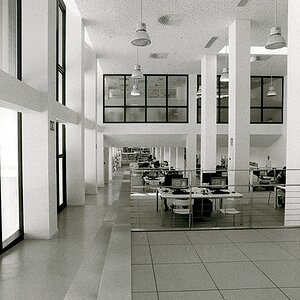 Centro de arte
Nikon F3, Film: HP5 Plus
Entwickler: Microphen
Scan vom Abzug