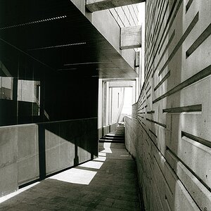 Centro de arte
Nikon F3, Film: HP5 Plus
Entwickler: Microphen
Scan vom Abzug