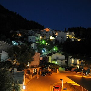Sveti Stefan bei Nacht