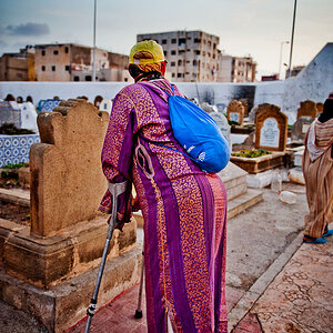 Rabat Friedhof - alte Frau